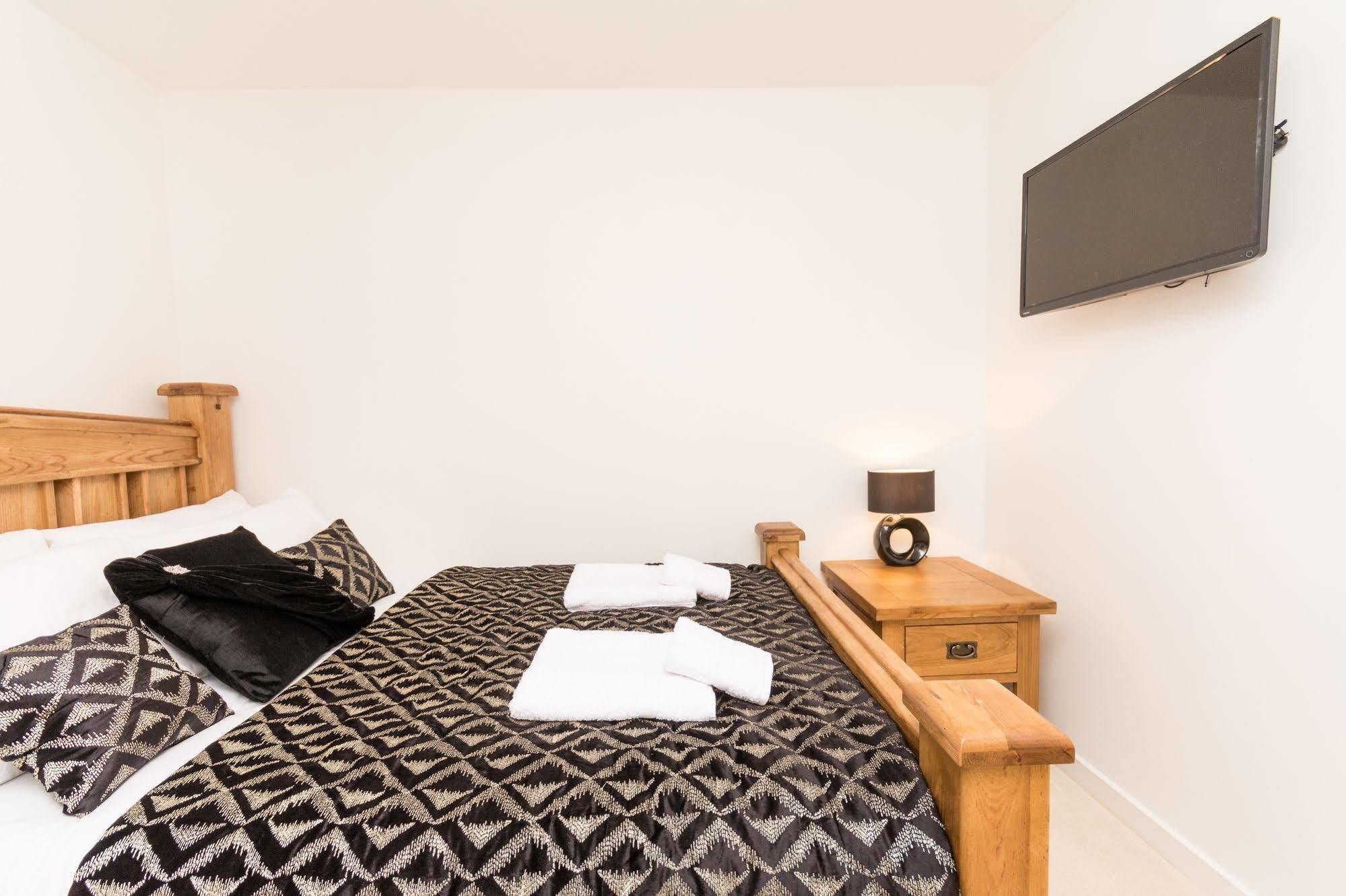 Holistic - Albion Gardens Apartment